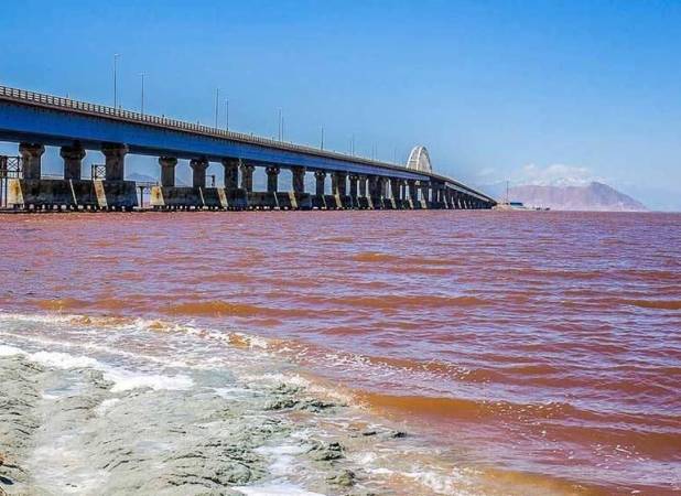 با عقب گرد دریاچه ارومیه خسارت های زیادی خواهیم داشت