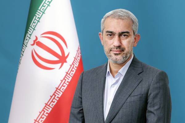 وزیر اقتصاد در رأس هیأتی وارد عربستان شد