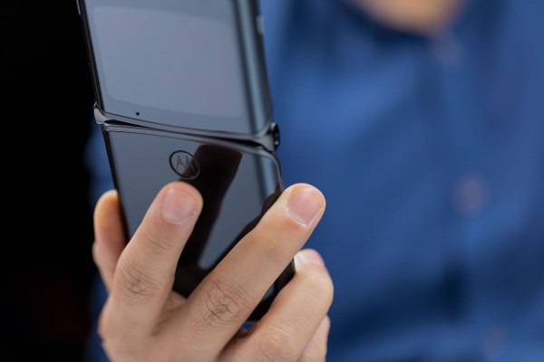 عرضه نسل سوم گوشی تاشدنی موتورولا Razr 
