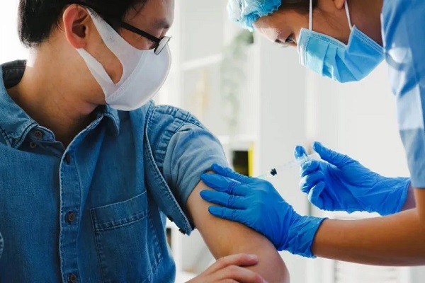 دلیل لخته‌های خون بعد از تزریق واکسن کرونا کشف شد