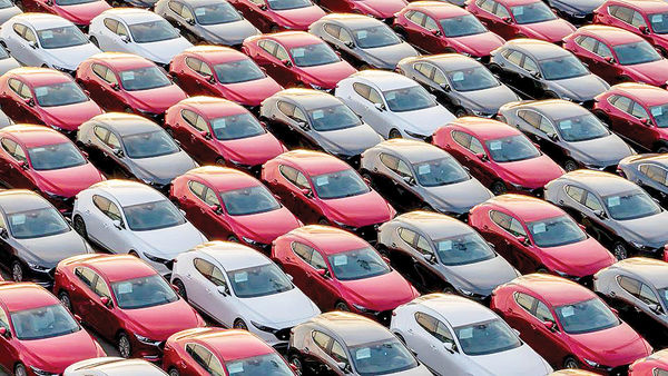 خودنمایی قیمت های کاذب در بازار خودرو