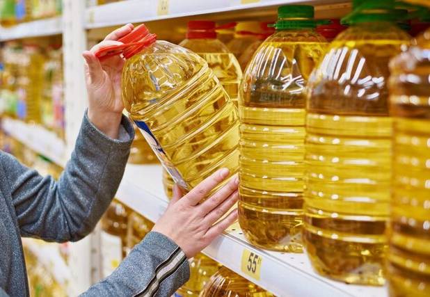 کشف ۳۵۰۰ میلیارد ریال گرانفروشی در بازار مرغ و روغن