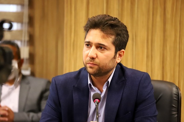 مدیری که نمی‌تواند همسو باشد ؛ خودش کناره‌گیری کند