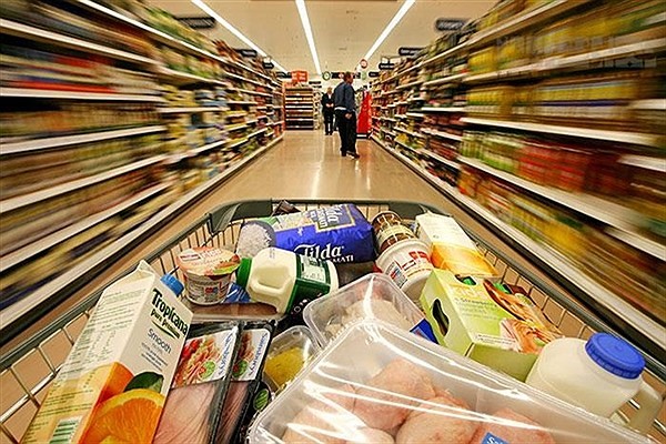کاهش قیمت اقلام خوراکی سبد مصرفی خانوارها در آذر