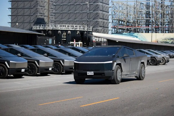 نسخه اقتصادی تسلا سایبرتراک به بازار رسید