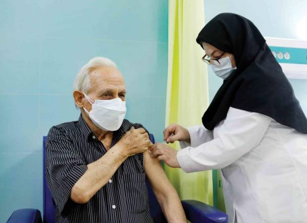 تزریق دوز سوم واکسن کرونا ضروری است