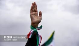 ۱۲ ساعت حماسه در خیابان کشور دوست؛ غم و اندوه ملت برای پدر