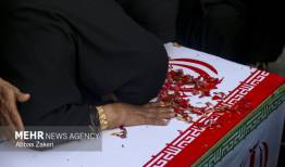 آئین وداع با پیکر شهید جنگ رمضان در تجمع شبانه مردم لنگرود