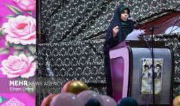 رجزخوانی دختران سنندجی به یاد شهدای جنگ رمضان
