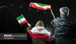 حماسه حضور رودسری ها در میدان زیر بارش باران