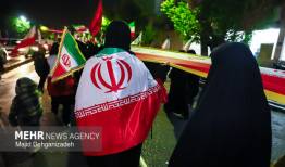 سنگرهای مردمی از کوچه پس کوچه‌های یزد تا میادین اصلی همچنان برقرار است