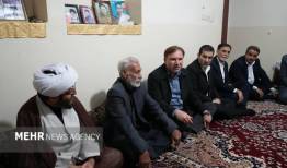 استاندار بوشهر به دیدار خانواده شهدای جنگ رمضان رفت