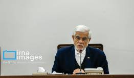 عارف: می‌خواهیم با گفتگو مشکلات را حل کنیم، اما اگر جنگی به ما تحمیل شود خیلی خوب دفاع می‌کنیم/ نباید مردم ما را با تحریم بترسانند