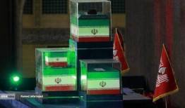 عکسی از پیکر شهدای خانواده رهبر شهید در جوار ضریح حضرت عباس/ پیکر رهبر شهید در میان جمعیت مردم عراق+ تصاویر