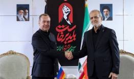 تأکید پزشکیان بر توسعه روابط با روسیه در دیدار با مدودف