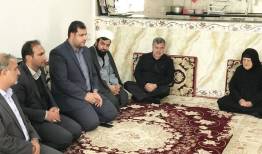 دیدار مسئولان استان ایلام با خانواده های معظم شهدای جنگ رمضان
