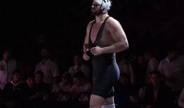 371 روز تا مبارزه برای کمربند UFC