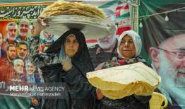 زنان کوار با پخت نان سنتی، همراه رزمندگان اسلام شدند