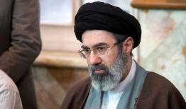 آیت الله سیدمجتبی خامنه ای در مراسم تشییع خانواده شهید خود شرکت می‌کنند؟