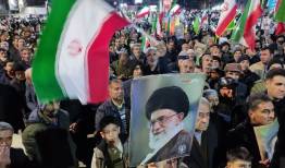 حضور افغانستانی های مقیم اراک در مراسم اربعین رهبر شهید در حسینیه شهدا
