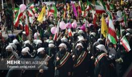 دختران جان فدای کرمانی با فریاد ایثار و ولایت مداری در میدان کوثر