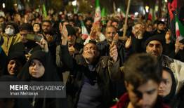 جمع خوانی دعای فرج در اجتماع شبانه مردم کرمانشاه