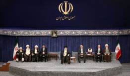 آخرین مراسم تنفیذ ریاست جمهوری با حضور رهبر شهید/ احمدی‌نژاد نیامد/ شمخانی لباس نظامی پوشید/ گپ‌وگفت روحانی و جلیلی +تصاویر