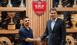 عمری در پرسپولیس ماند