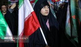 مشت های گره کرده مردم تاکستان بر علیه دشمن در پنجاهمین شب متوالی