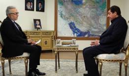 مخبر: تنگه هرمز جزو سرزمین ماست و آمریکا از جای دیگری آمده است