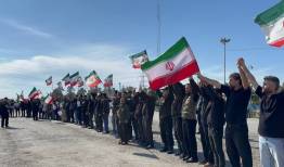 زنجیره انسانی جوانان مقابل نیروگاه شهید سلیمی