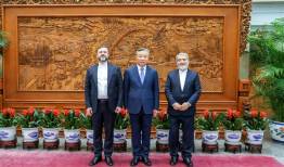 دیدار غریب آبادی با همتای چینی درباره تنگه هرمز