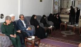 دیدار معاون سیاسی اجتماعی استاندار آذربایجان شرقی با خانواده شهدای جنگ
