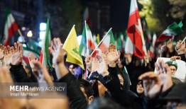 همخوانی دعای فرج در اجتماع شبانه مردم کرمانشاه