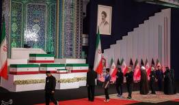 گزارش کامل ادای احترام مهمانان و مسئولان خارجی به پیکر امام شهید