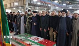 پیکر دوشهید والامقام «مرادی» و «فریاد» بر دستان مردم بهارستان تشییع شد