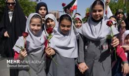 روایتی از دختران ایرانی در اجتماع روز میلاد حضرت معصومه(س) در مشهد