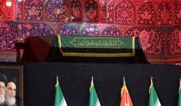 ادای احترام علمای قم بر پیکر رهبر شهید+فیلم