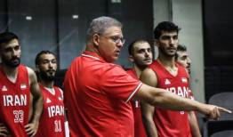 سرمربی یونانی تیم ملی بسکتبال وارد تهران شد