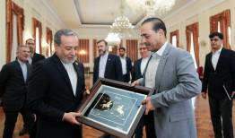 اهدای تابلوی ورزش کهن ایران به فرمانده ارتش پاکستان