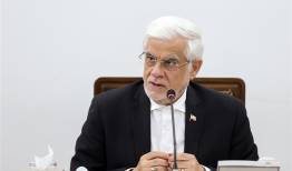 عارف: در موضوع تنگه هرمز بر حقوق خود ایستادگی می‌کنیم