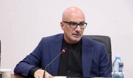 واکنش عضو شورای اطلاع‌رسانی دولت به سانسور سخنان پزشکیان در صداوسیما/ «دکان شمع‌فروشی‌تان با بستن نور دیگران رونق نمی‌گیرد»