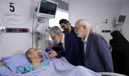 عیادت نمایندگان رهبر انقلاب از موسوی گرمارودی