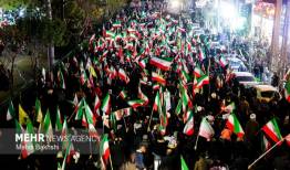 حضور قمی ها در شب اربعین رهبر شهید در میدان