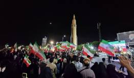 مردم دارالعباده یزد در موج ۵۲ حماسه‌آفرینی میزبان موشک‌ «قدر» شدند