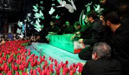 عکسی از سردار وحیدی در مراسم وداع با پیکر رهبر شهید انقلاب