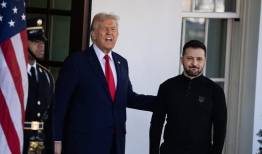 حرکت عجیب ترامپ پس از دست دادن با زلنسکی+فیلم