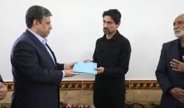 تجلیل استاندار اردبیل از خانواده سه شهید پارس‌آباد