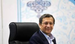 همتی: بانک مرکزی در برابر نوسان غیرعادی ارز تماشاگر نمی‌ماند/مداخله بانک مرکزی با قدرت انجام می‌شود