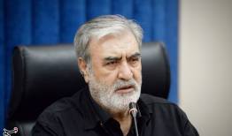 عزیزی: آمریکا با عذرخواهی از مردم ایران، منطقه را ترک خواهند کرد